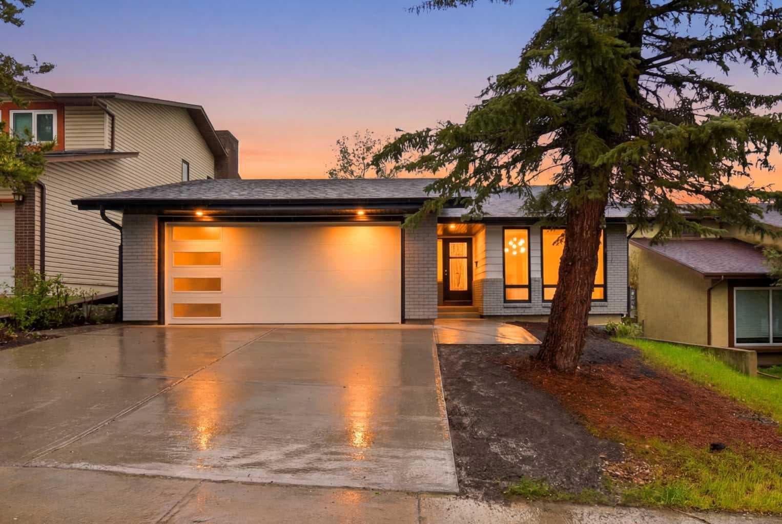 300 Edgehill Drive NW — photo 1