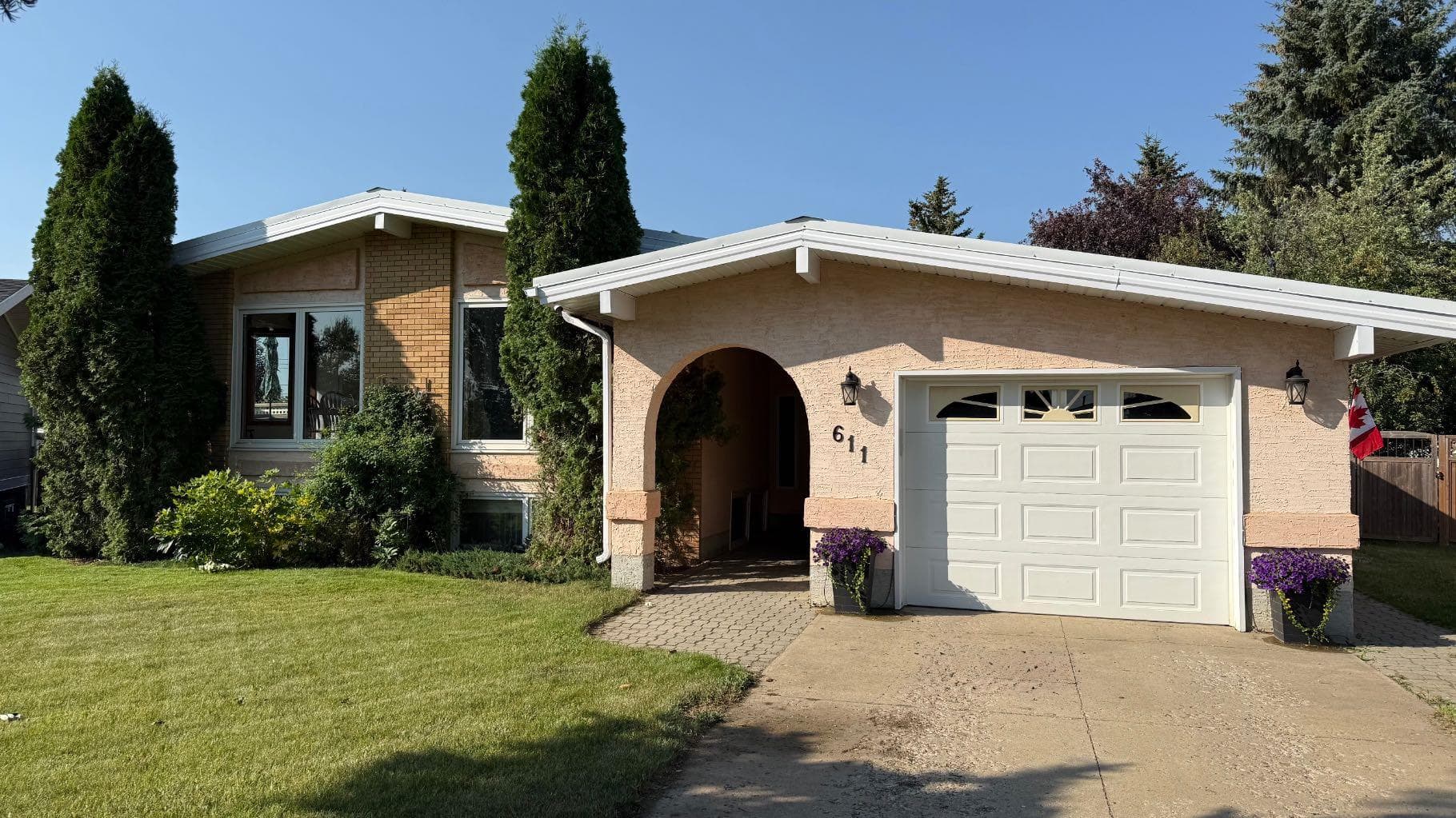 611 6 Avenue W — photo 1