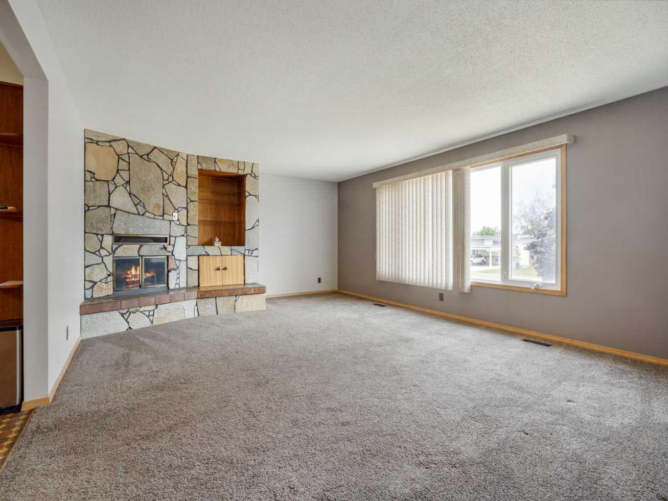 1114 Great Lakes Road S — photo 4