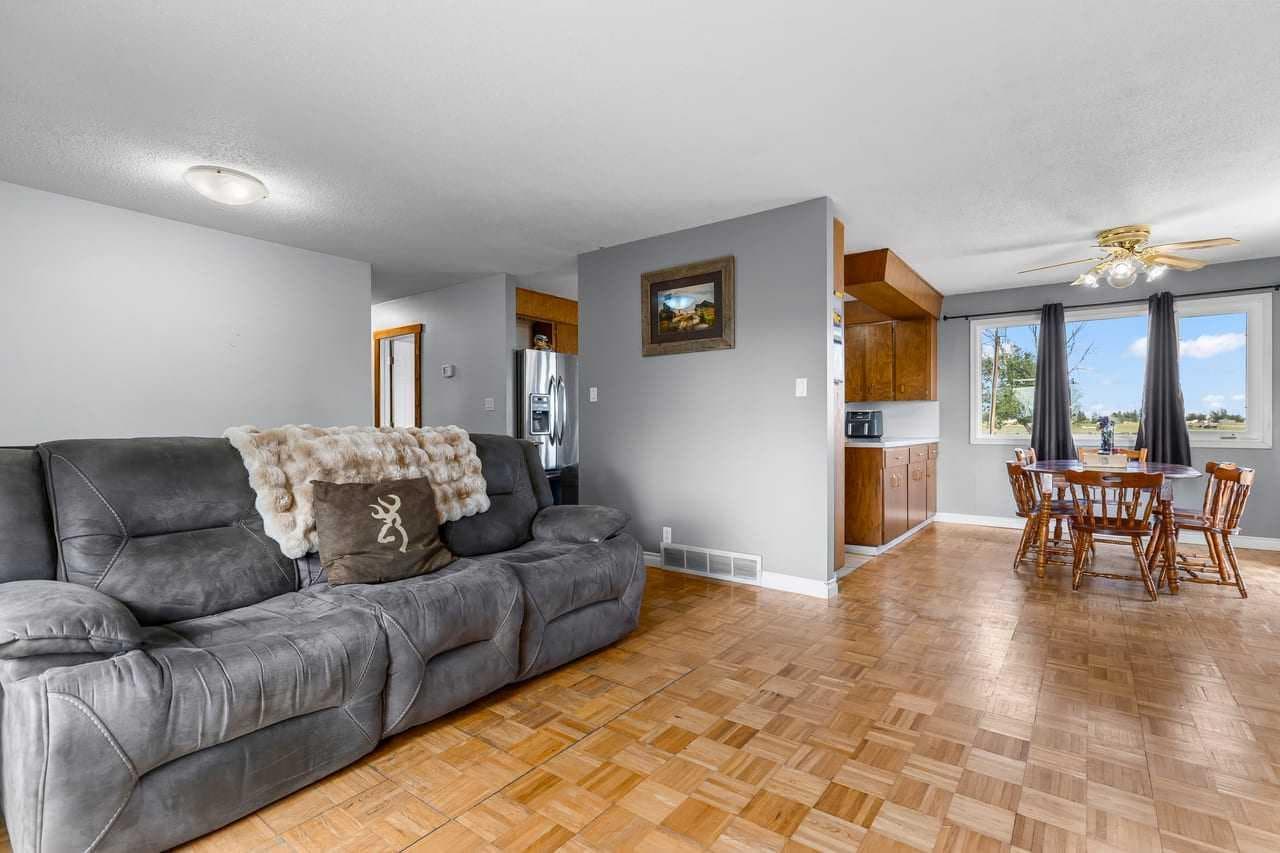 466054 113 Street E — photo 5