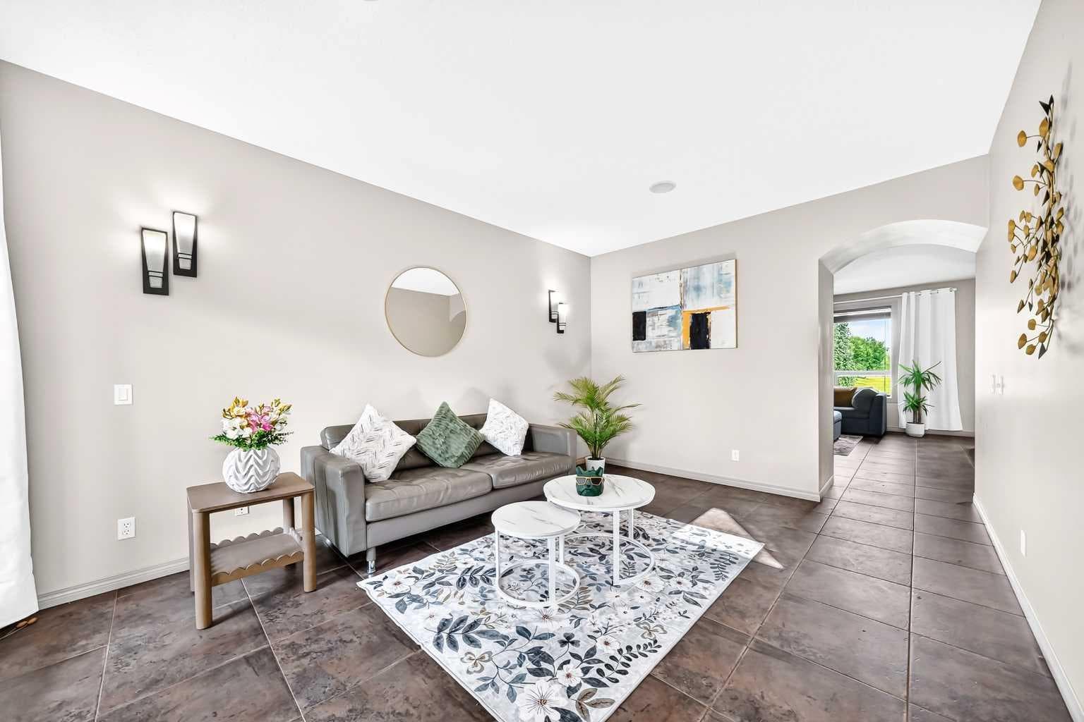 14 Springborough Crescent SW — photo 3