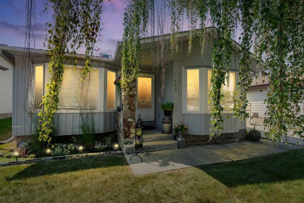 163 Woodburn Crescent — photo 1