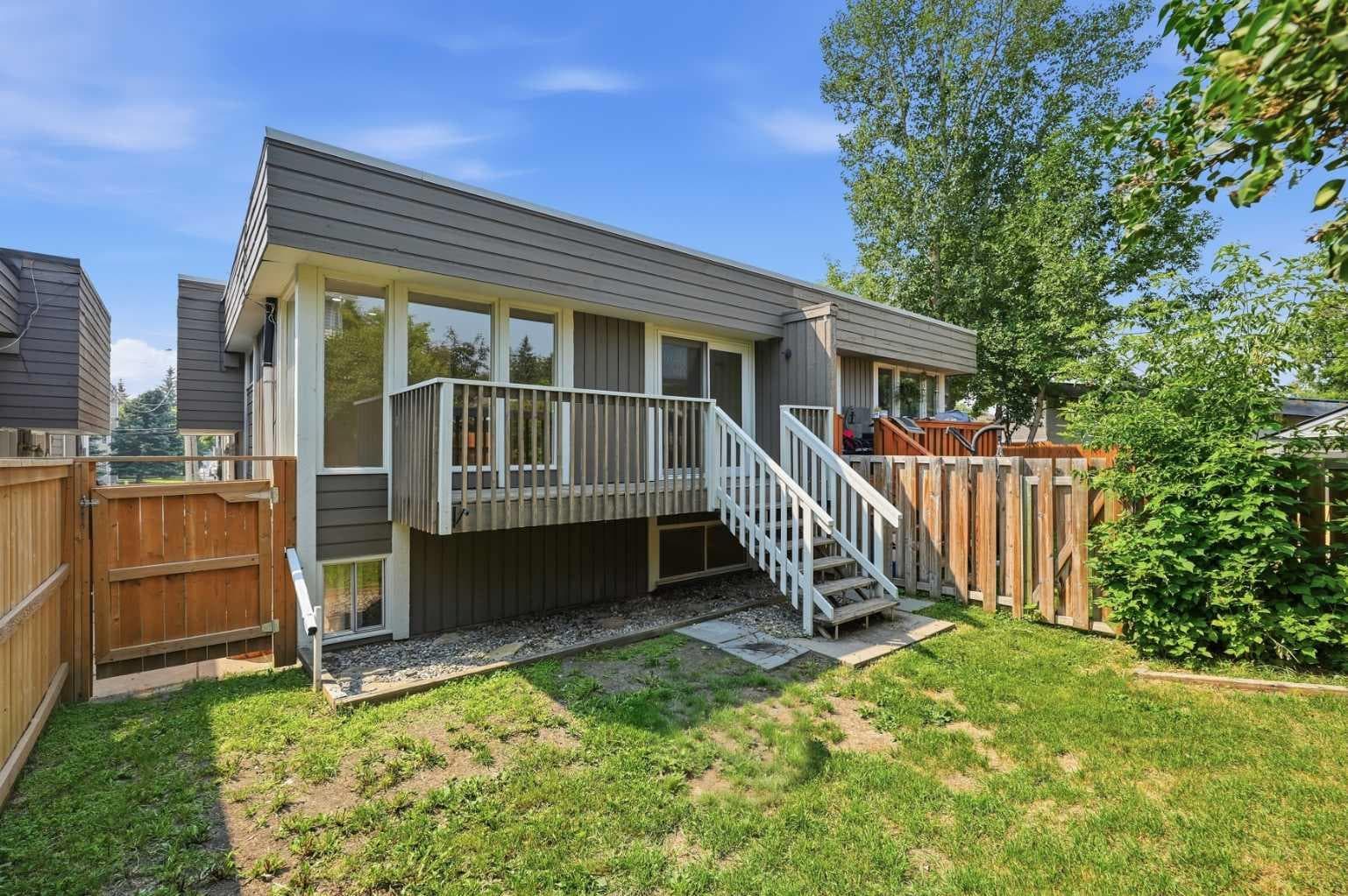 Semi Detached (Half Duplex) in Heritage Okotoks