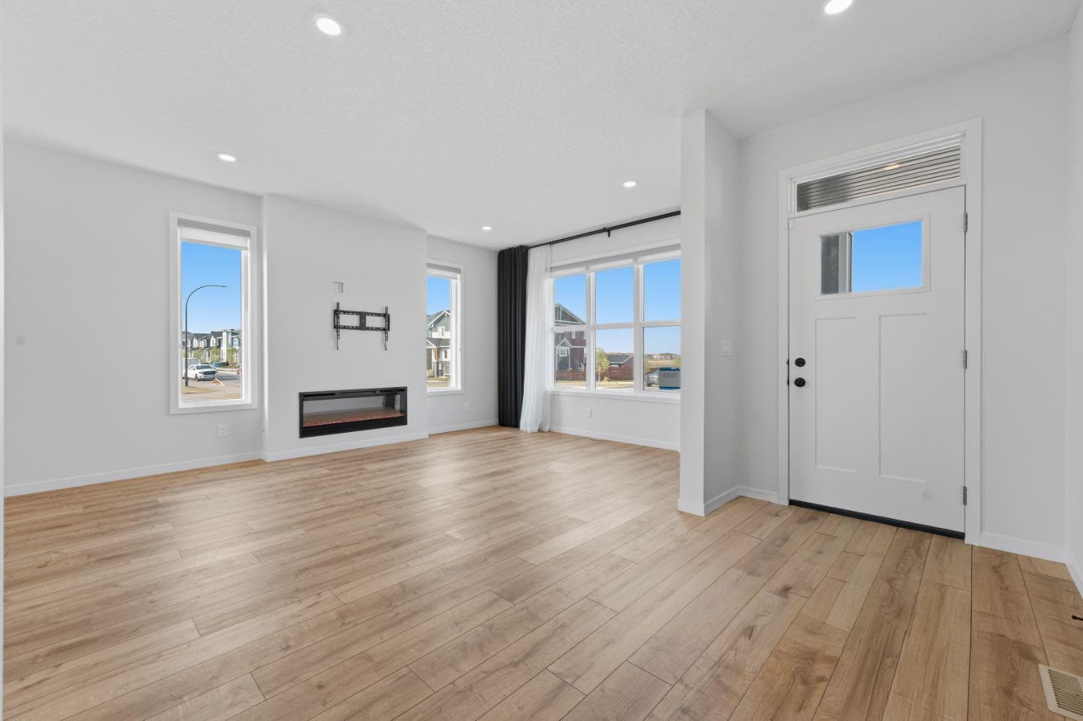 20305 45 Street SE — photo 4