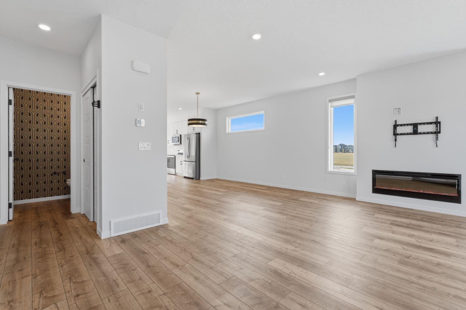 20305 45 Street SE — photo 5