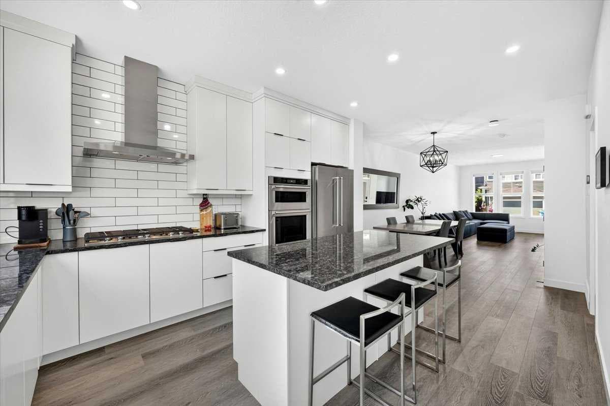 40 Amblefield View NW — photo 3