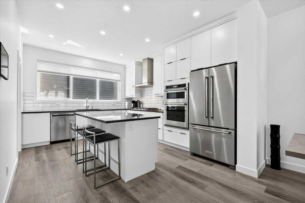 40 Amblefield View NW — photo 4