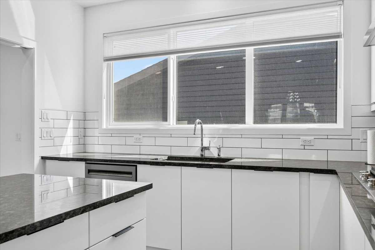 40 Amblefield View NW — photo 5
