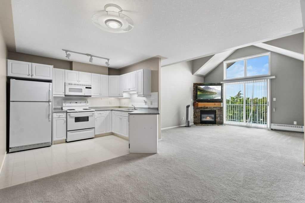 306, 5435 Lakeshore Drive — photo 3
