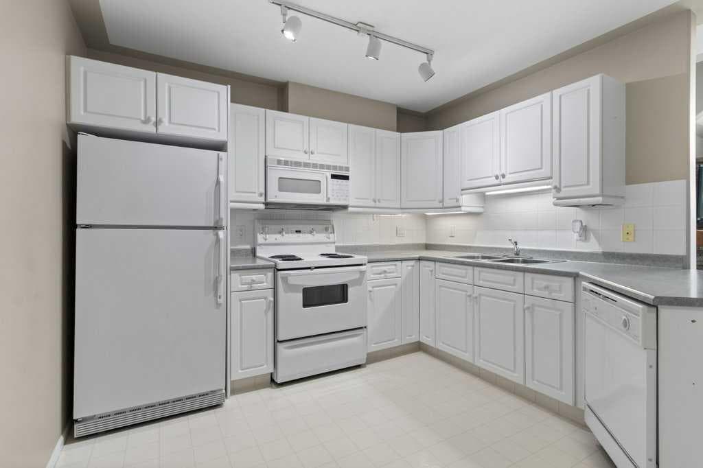 306, 5435 Lakeshore Drive — photo 4