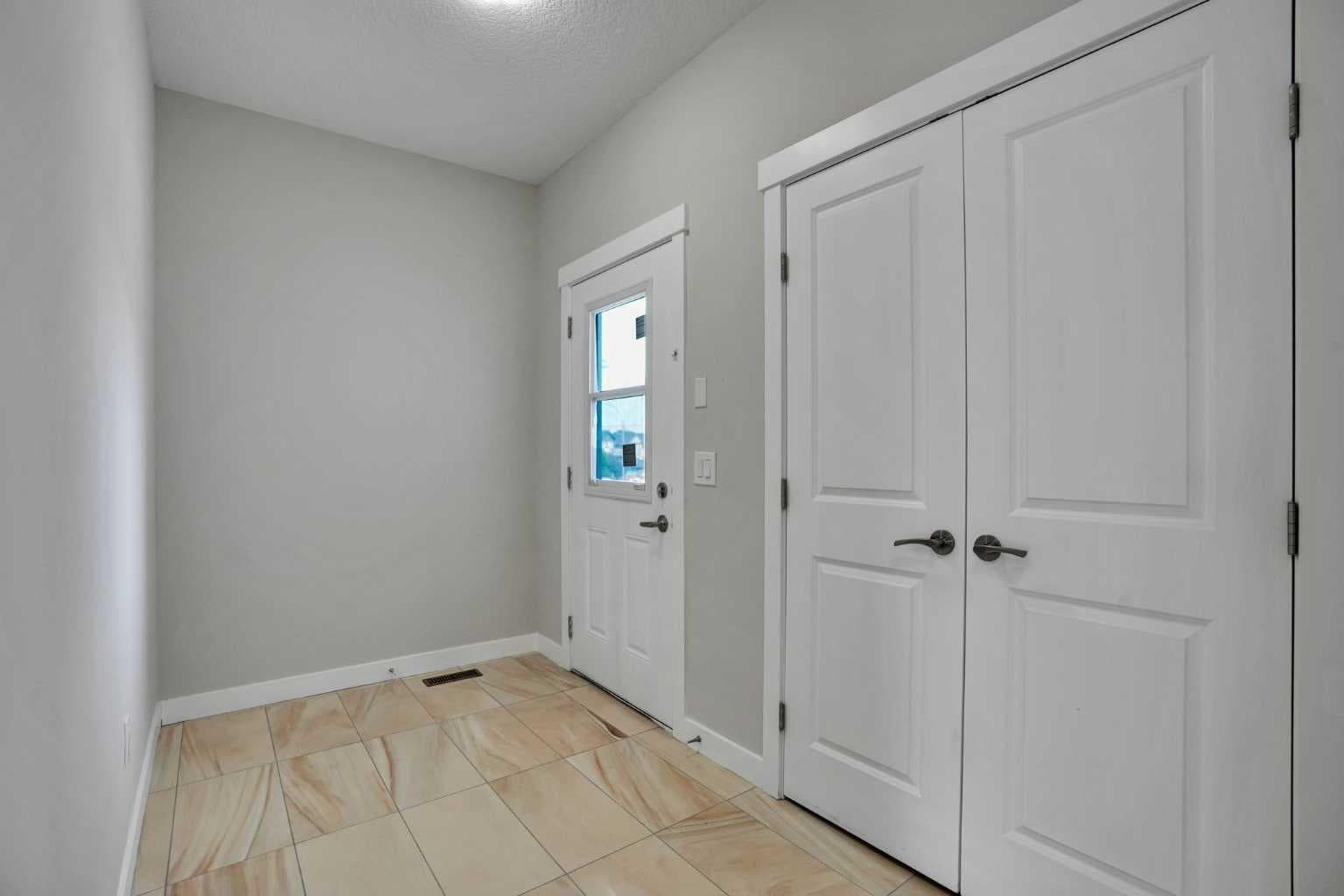 368 Nolanhurst Crescent NW — photo 3