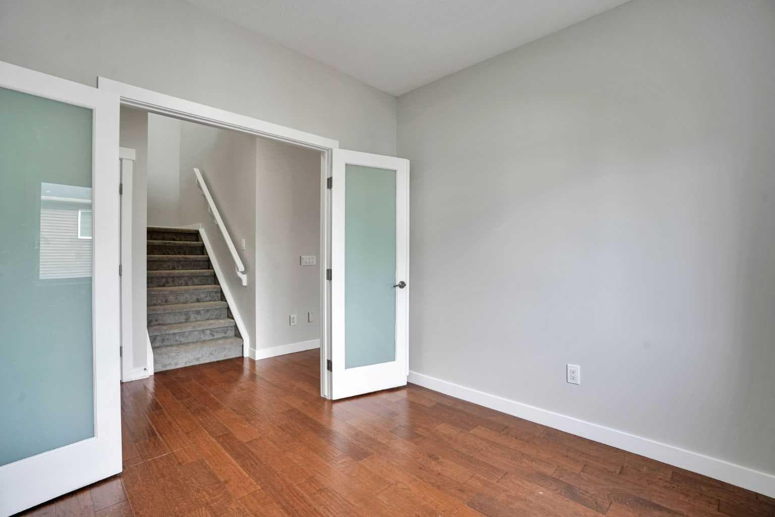 368 Nolanhurst Crescent NW — photo 4