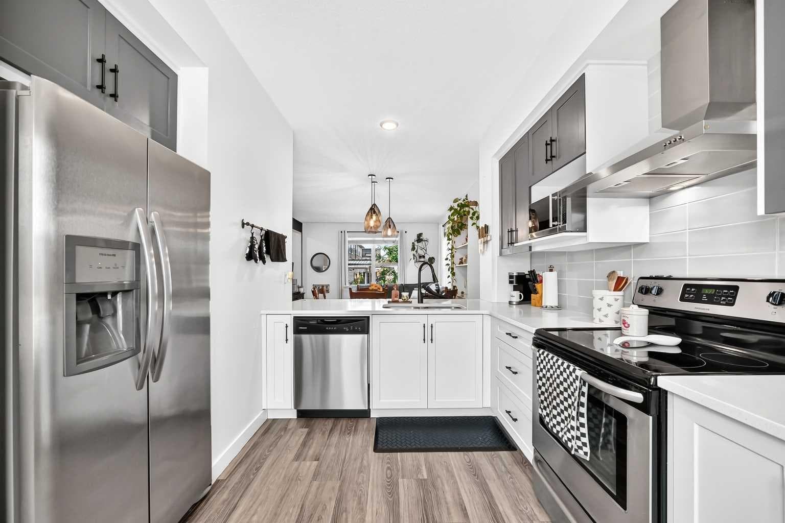 162 Silverado Boulevard SW — photo 3