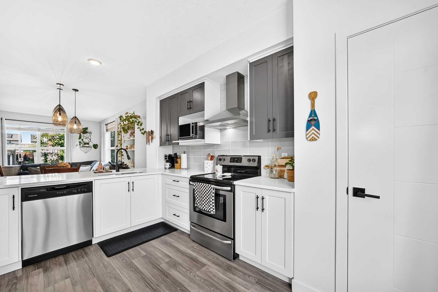 162 Silverado Boulevard SW — photo 4