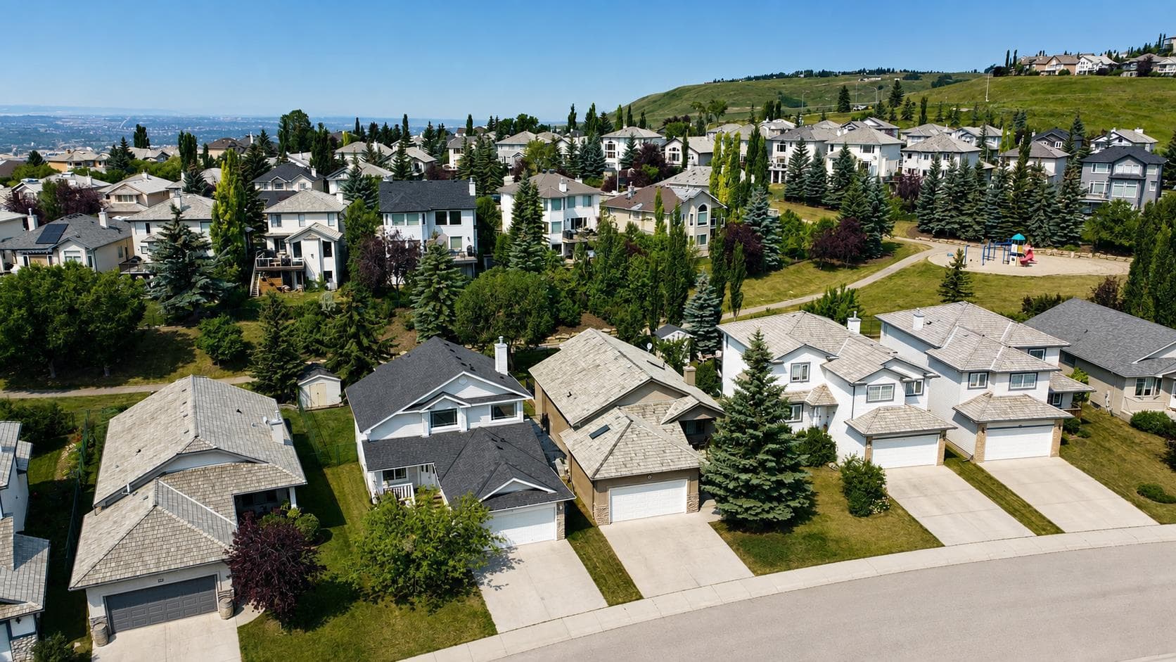 120 Gleneagles Terrace — photo 3