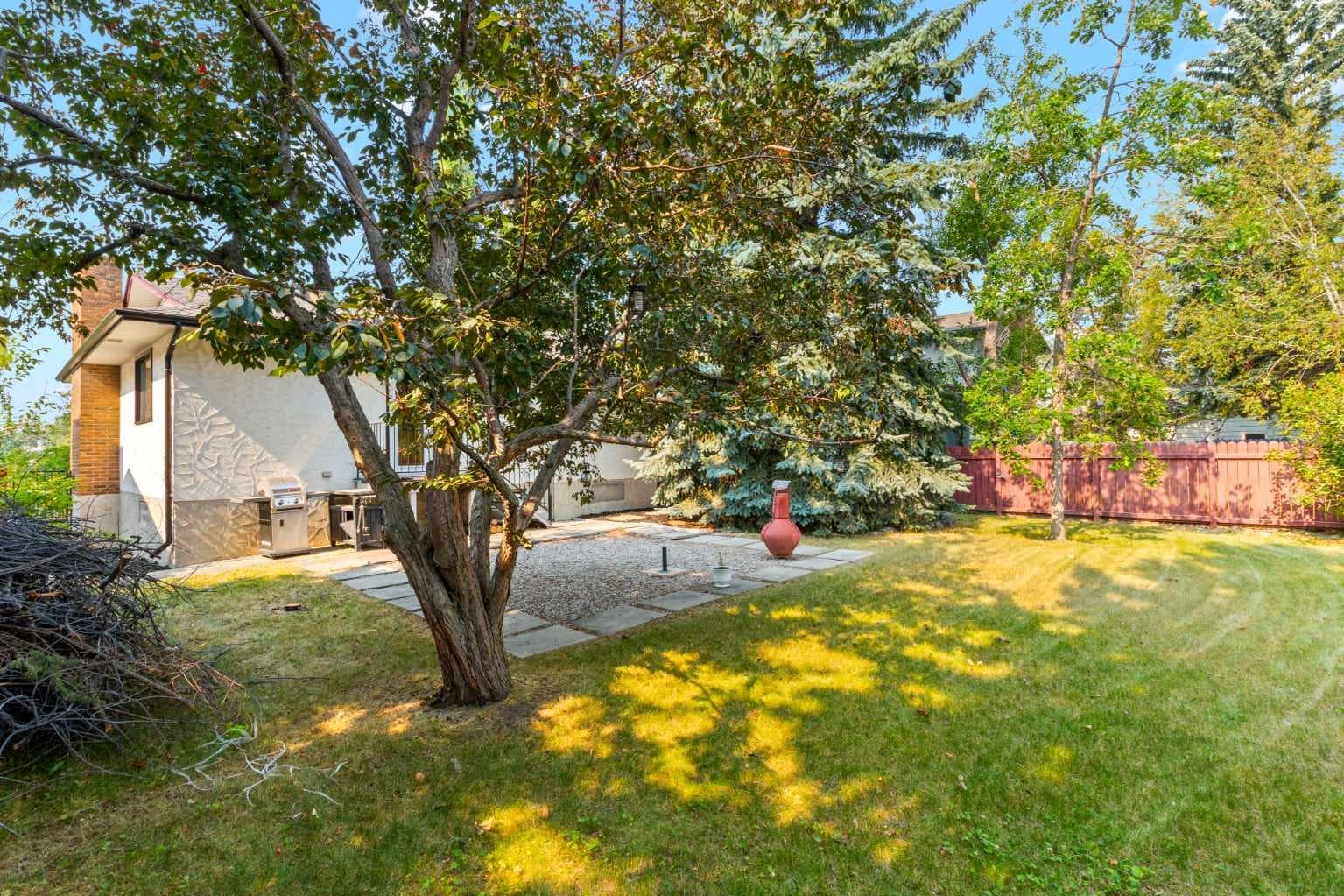 5467 Dalrymple Crescent NW — photo 2