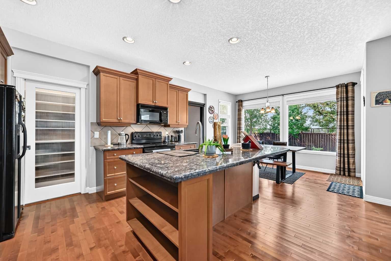 153 Cranleigh Bay SE — photo 5