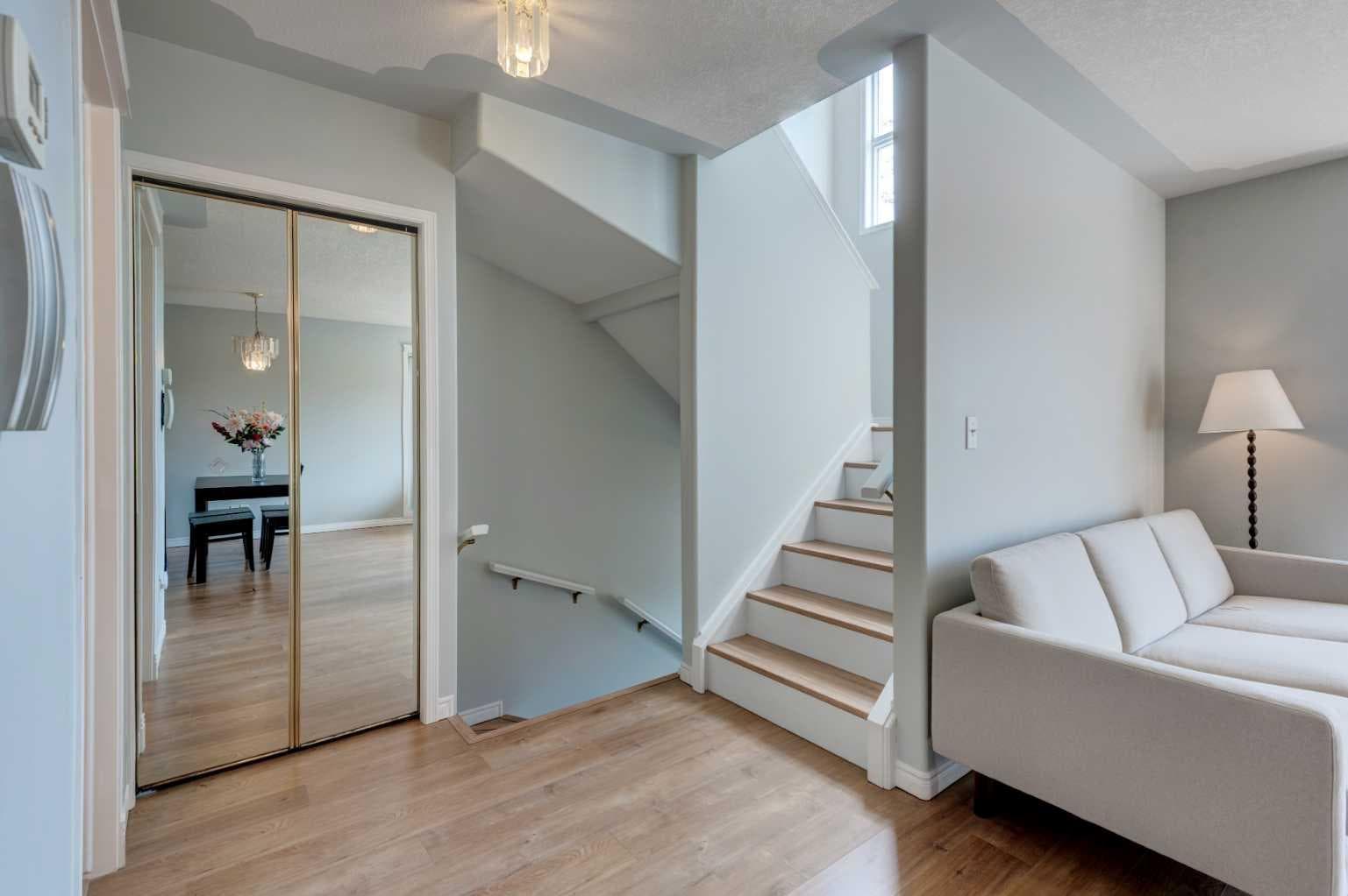 128 22 Avenue NW — photo 3