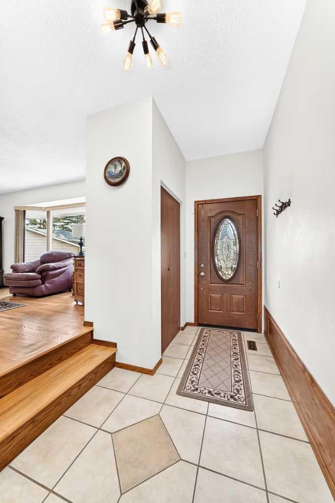 3 43 Avenue Close — photo 4