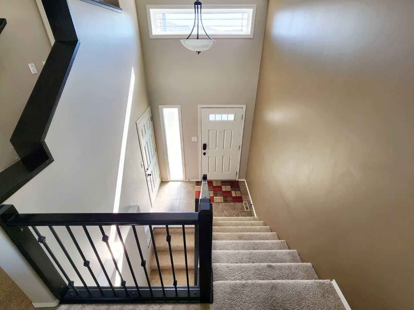 731 Silkstone Close W — photo 3