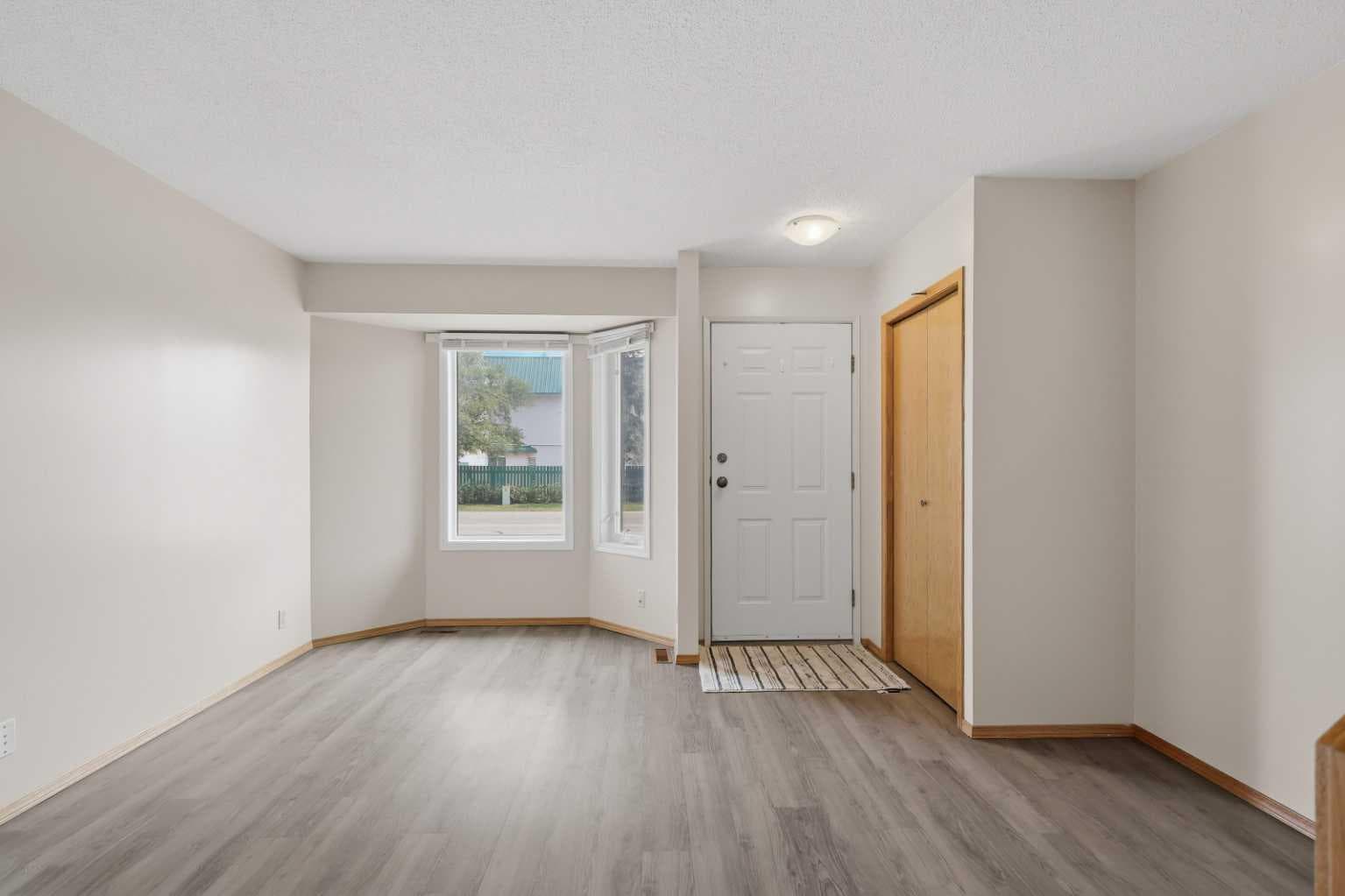 5414 45 Street — photo 2