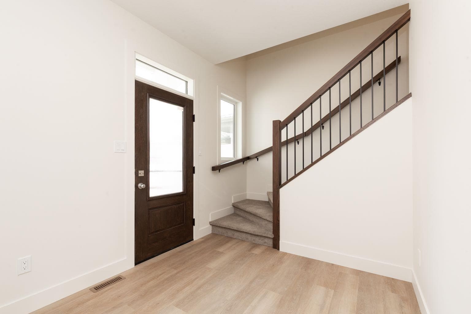 558 Malahat Green W — photo 3
