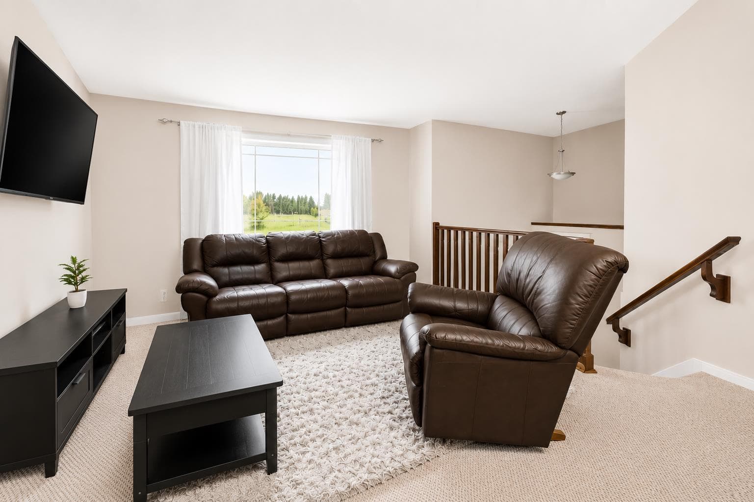 336 Kingston Drive — photo 4