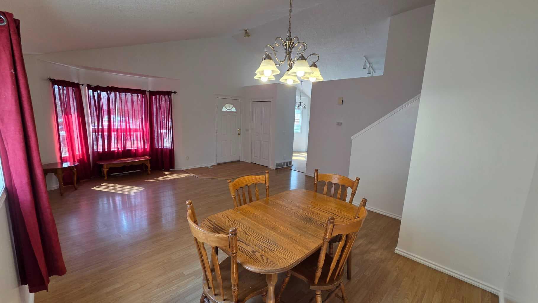 155 Applefield Close SE — photo 4