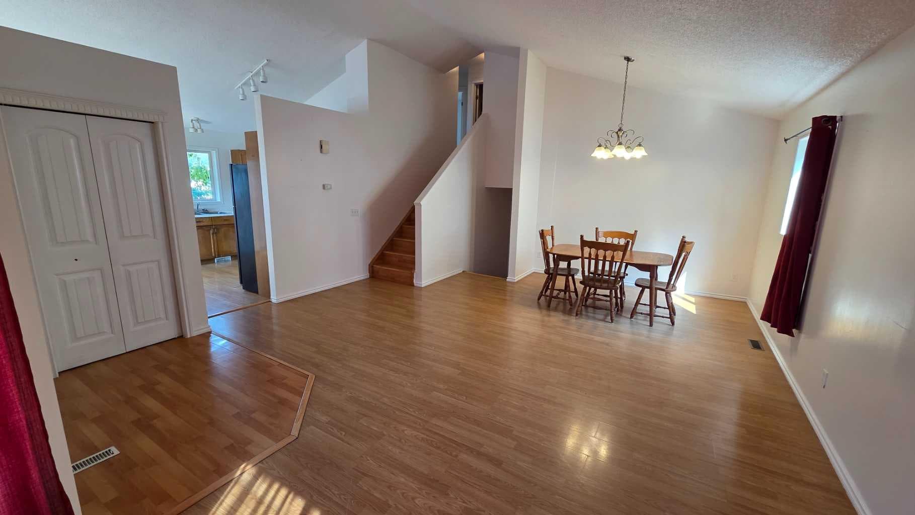 155 Applefield Close SE — photo 5