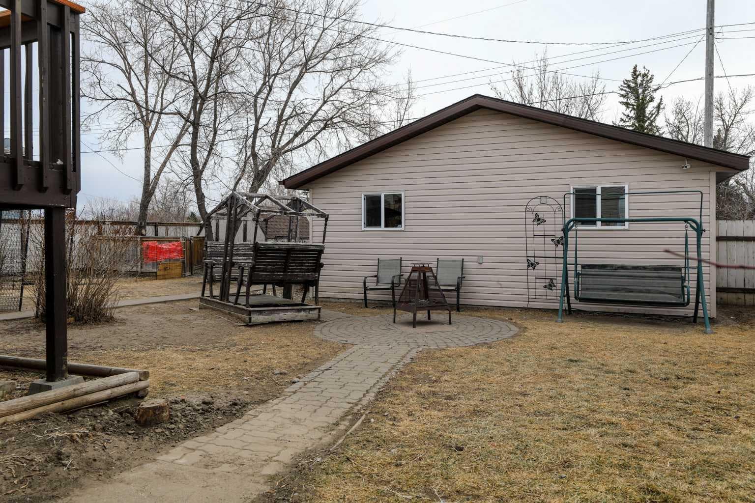 210 Macewan Street — photo 5