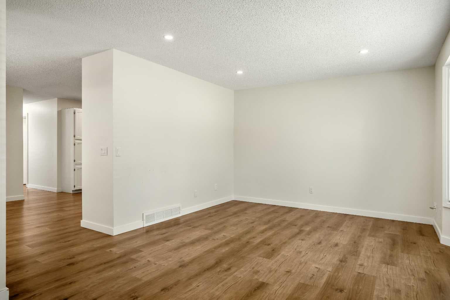 610 Strathcona Drive SW — photo 2