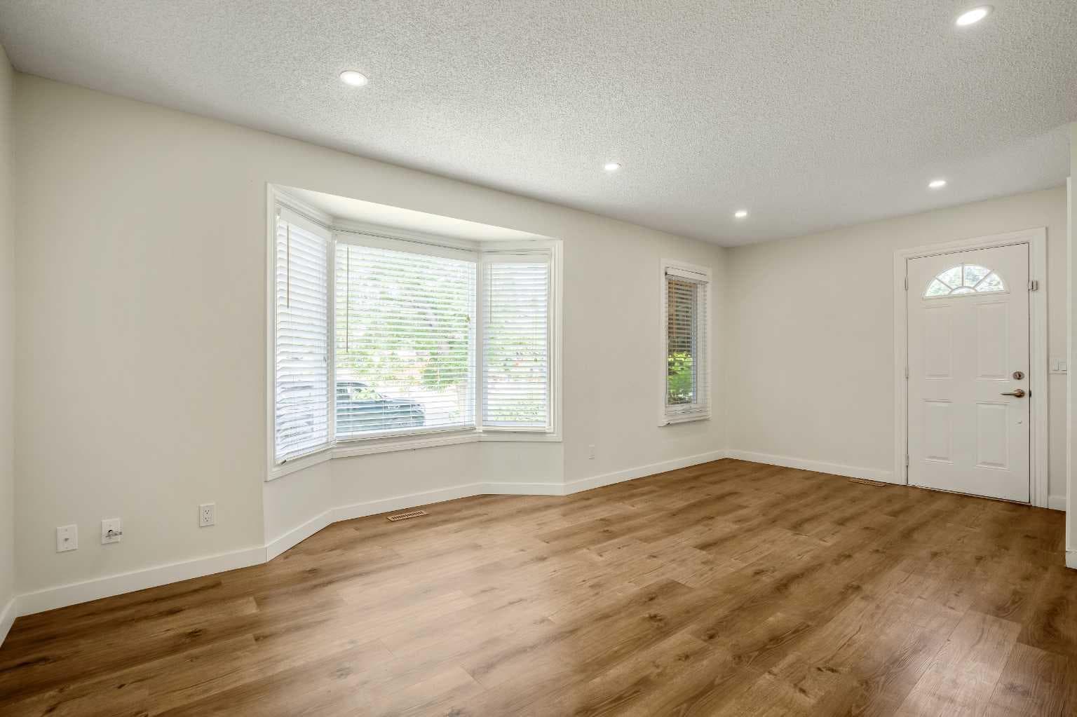 610 Strathcona Drive SW — photo 3