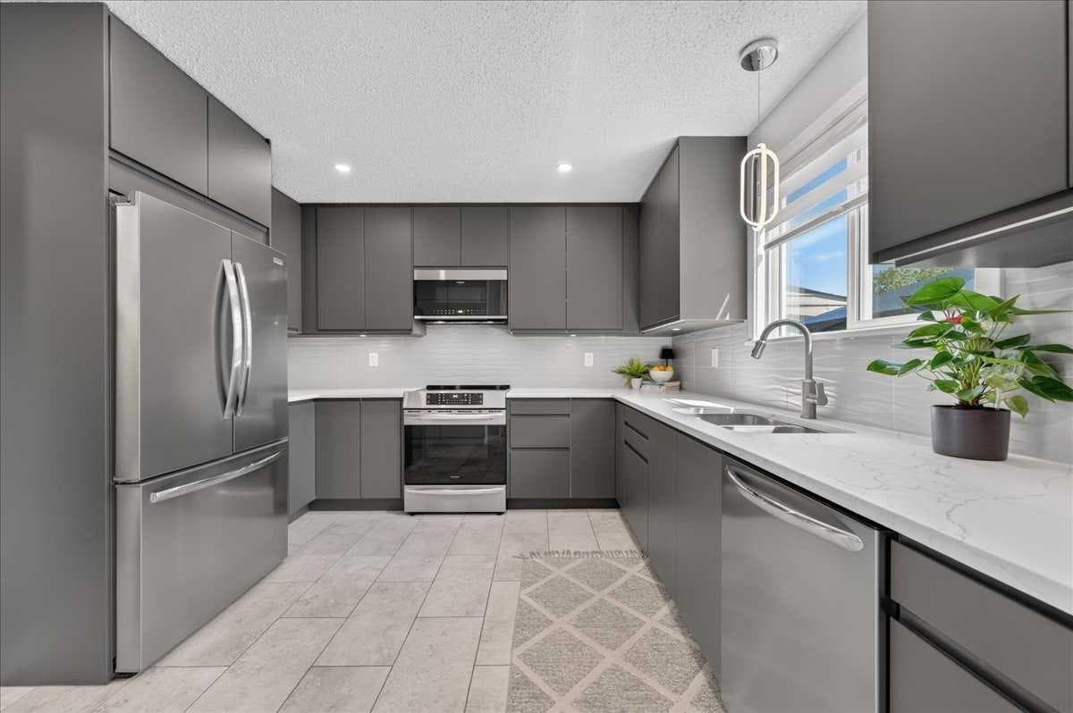 39 Midridge Gardens SE — photo 1