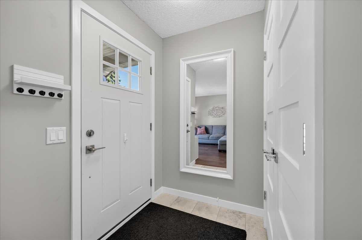 39 Midridge Gardens SE — photo 3
