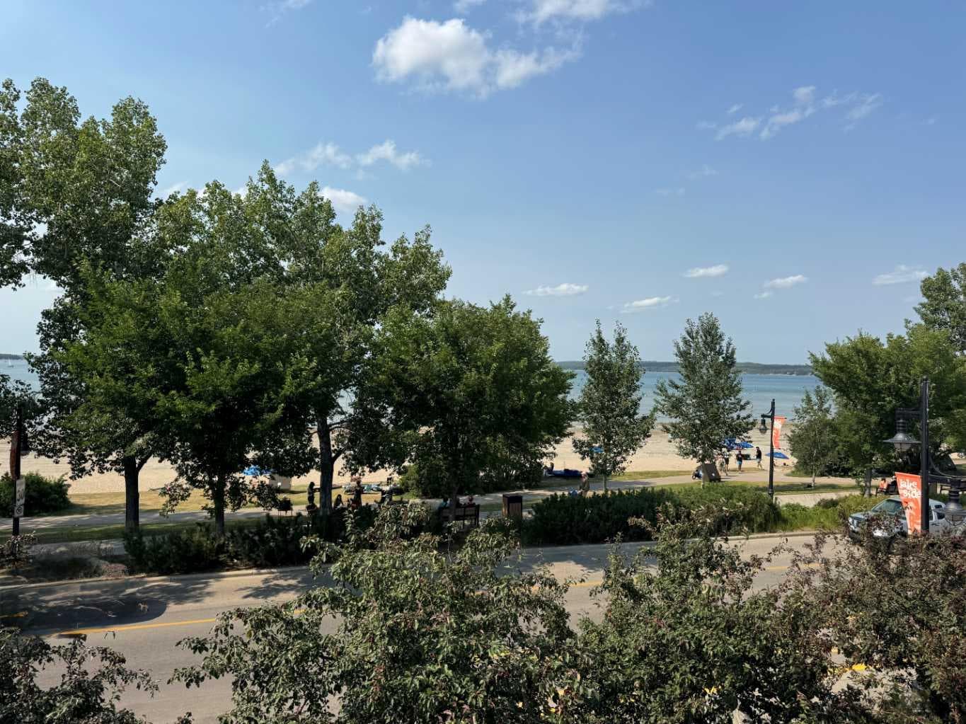 #2, 4415 Lakeshore Drive — photo 2
