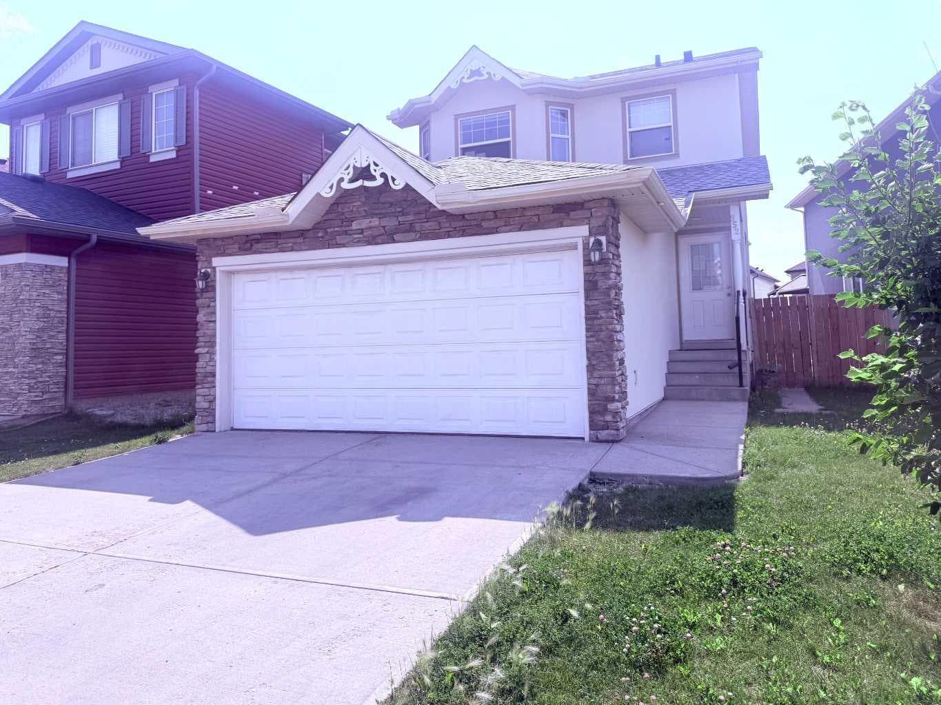 952 Taradale Drive NE — photo 1