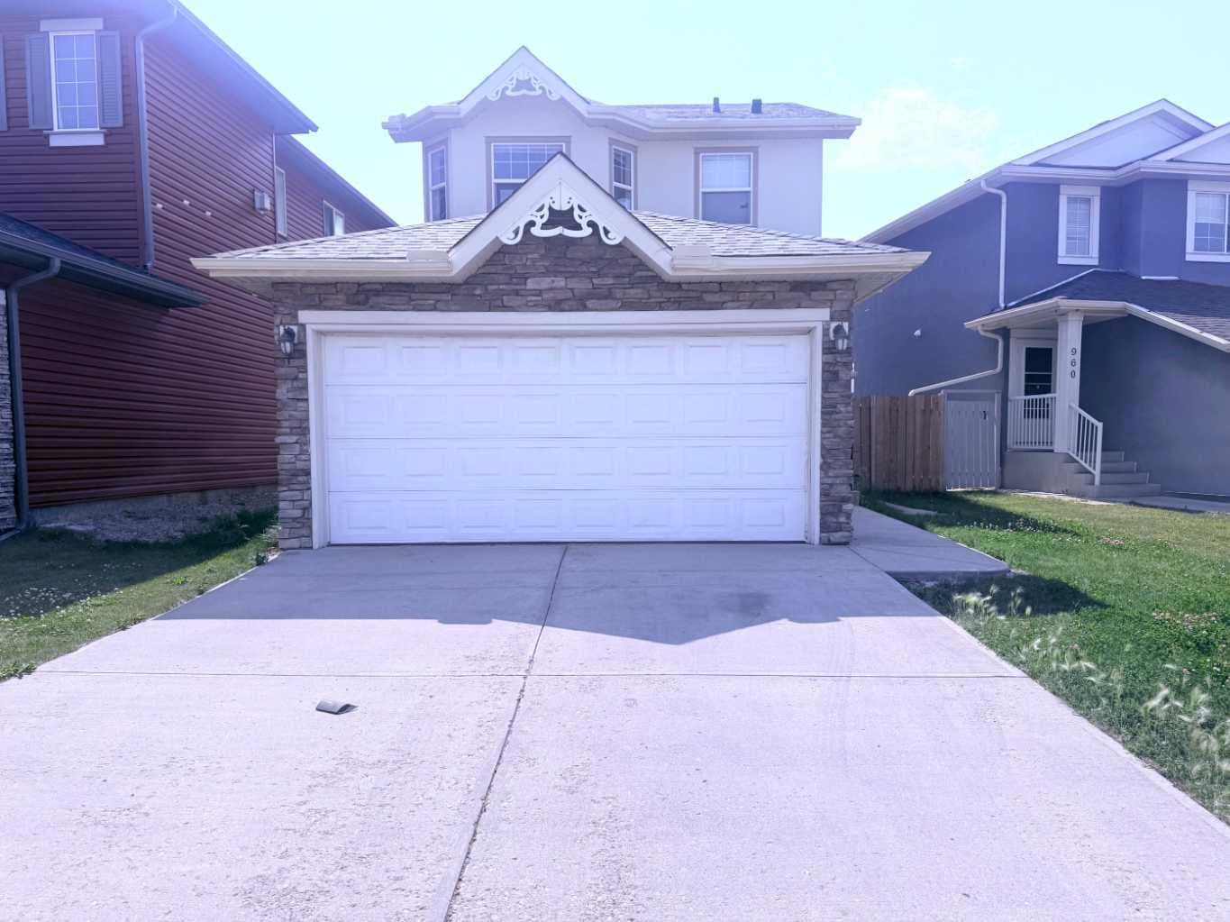 952 Taradale Drive NE — photo 2