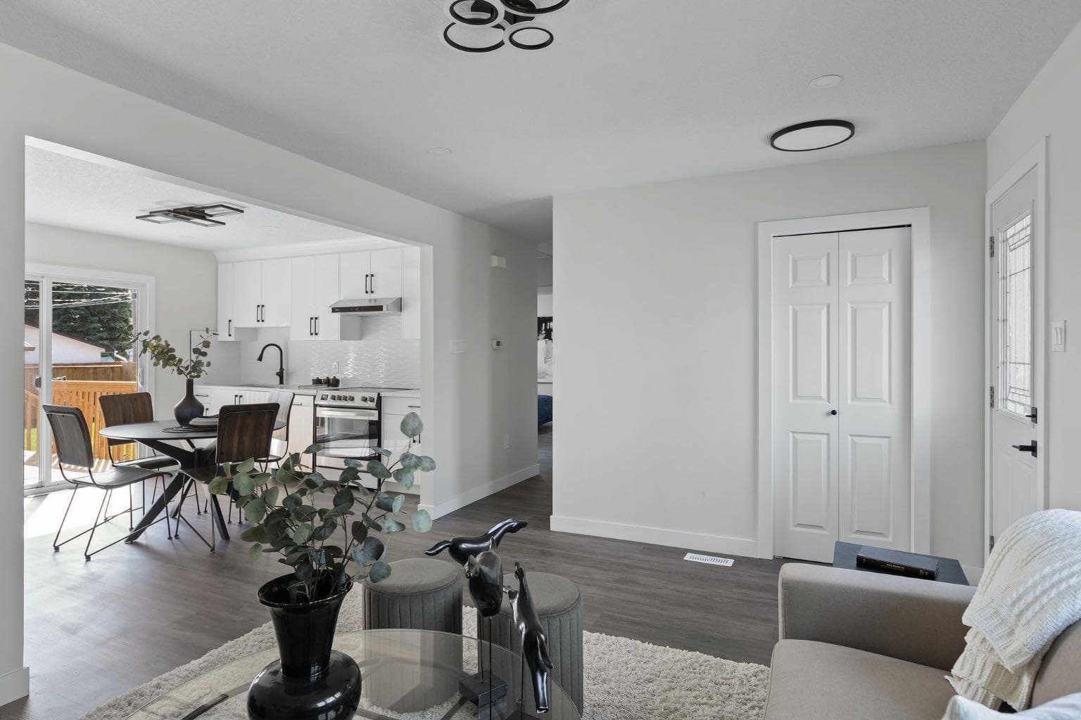 9608 5 Street SE — photo 4