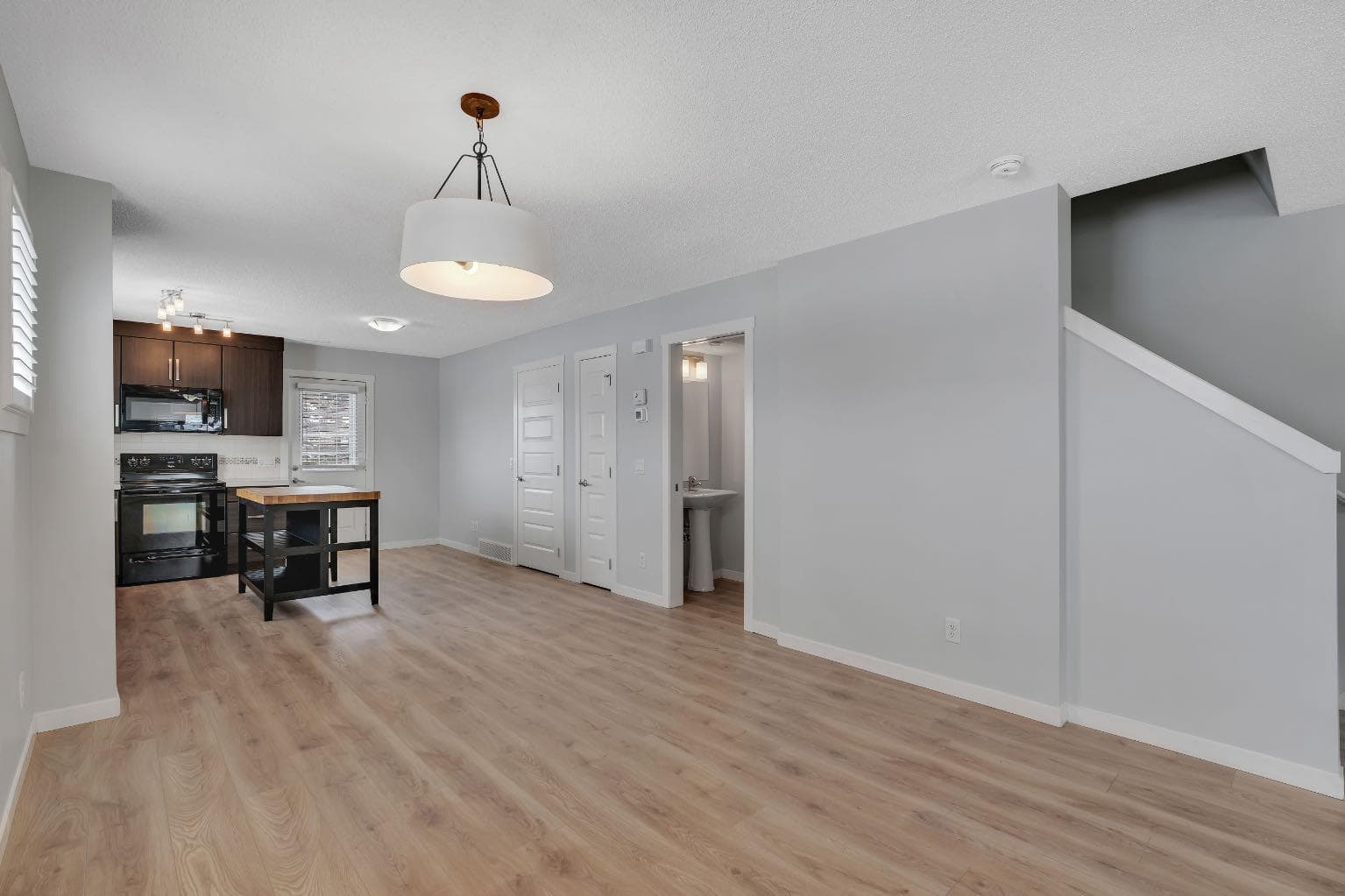 406 Mckenzie Towne Close SE — photo 4