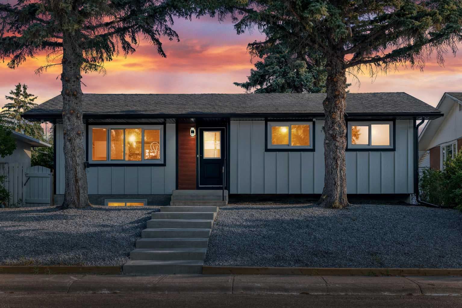 808 Avonlea Place SE — photo 1
