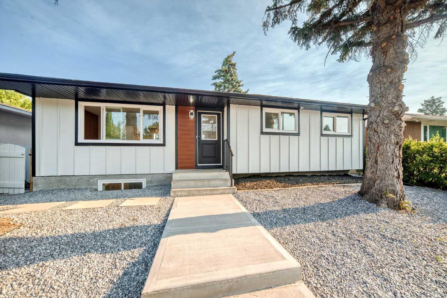 808 Avonlea Place SE — photo 2