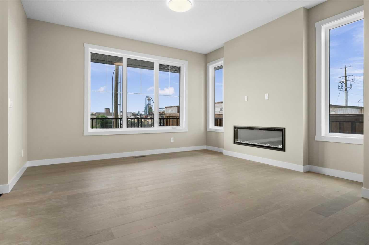 404 River Avenue — photo 2