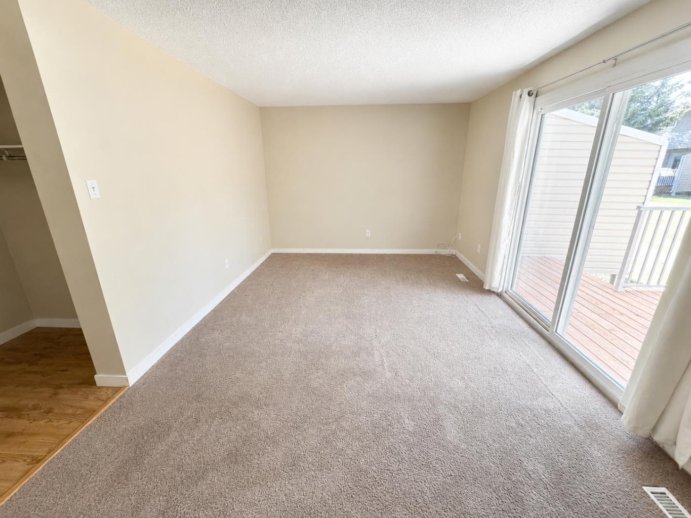 36, 55 Lemoyne Crescent W — photo 2