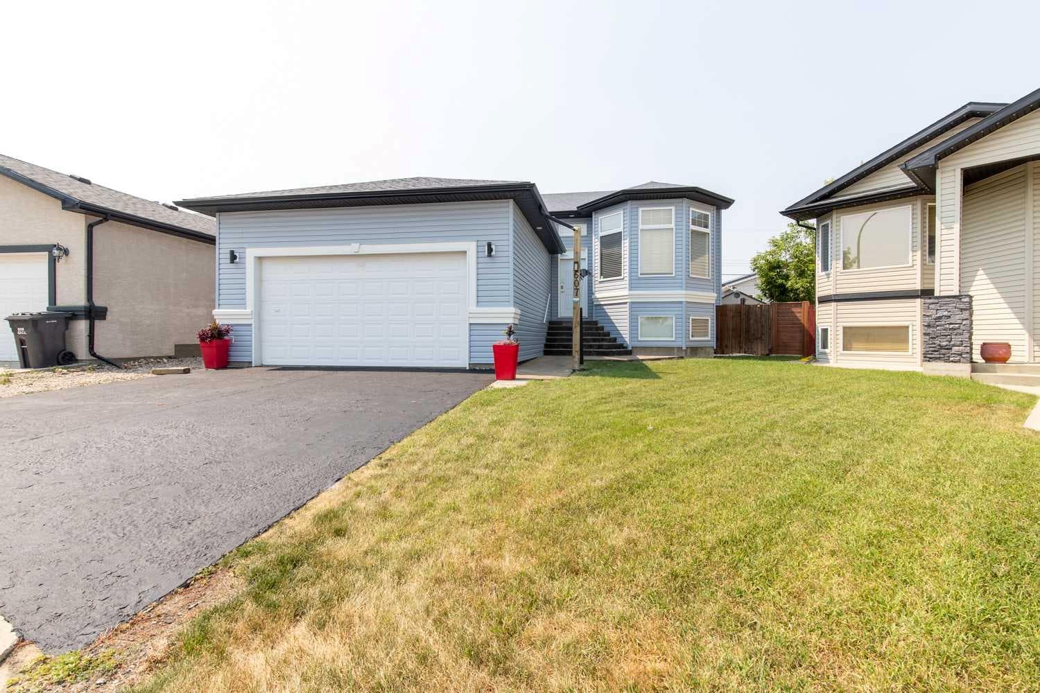 607 52 Avenue Close — photo 3