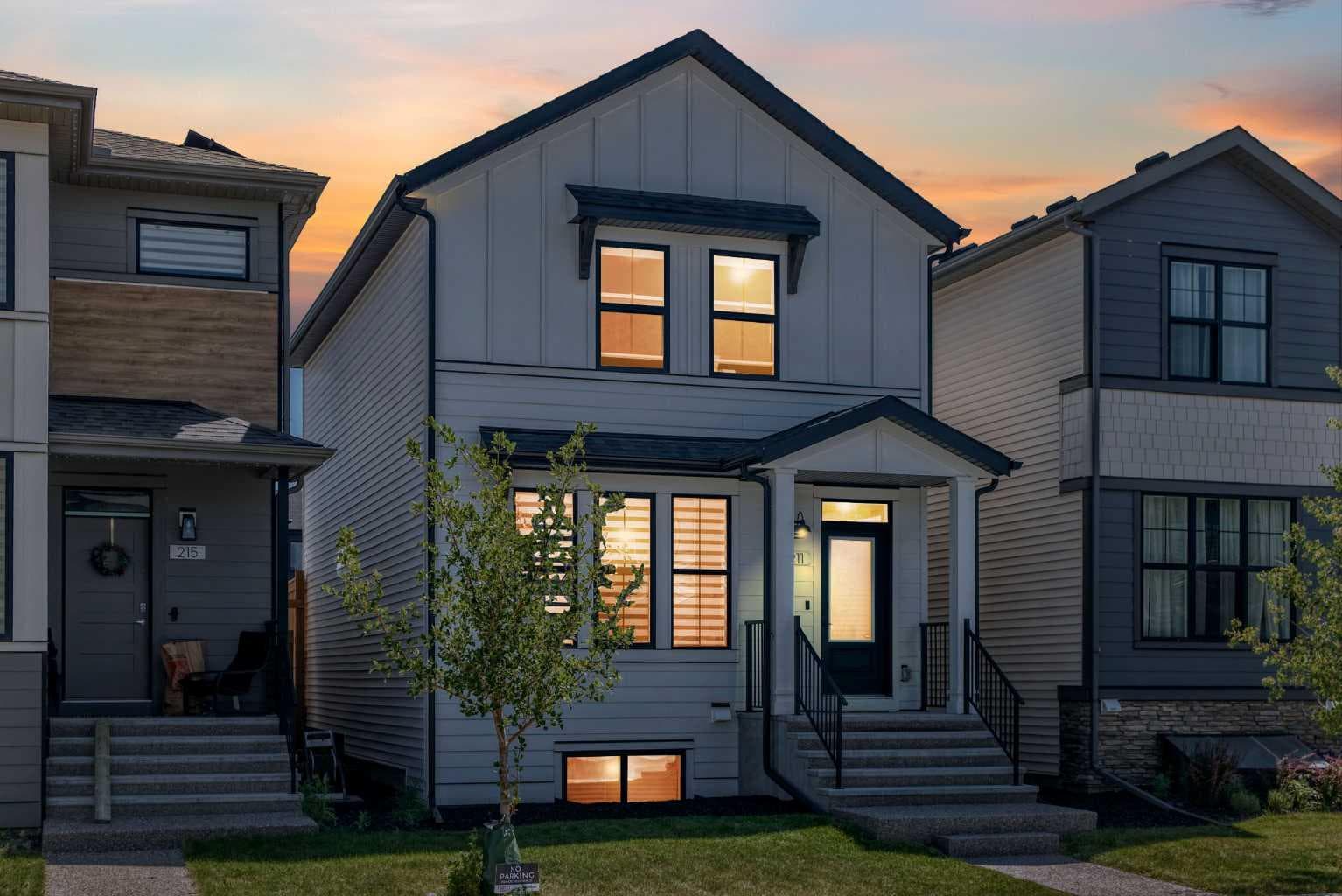 211 Silverton Glen Crescent SW — photo 1