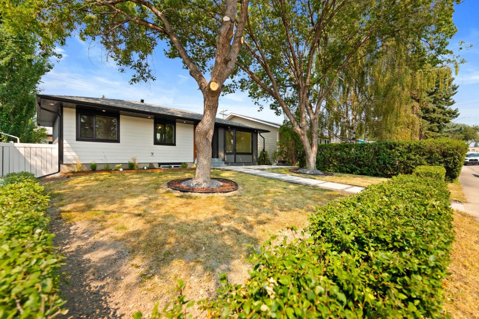 439 Arlington Drive SE — photo 2