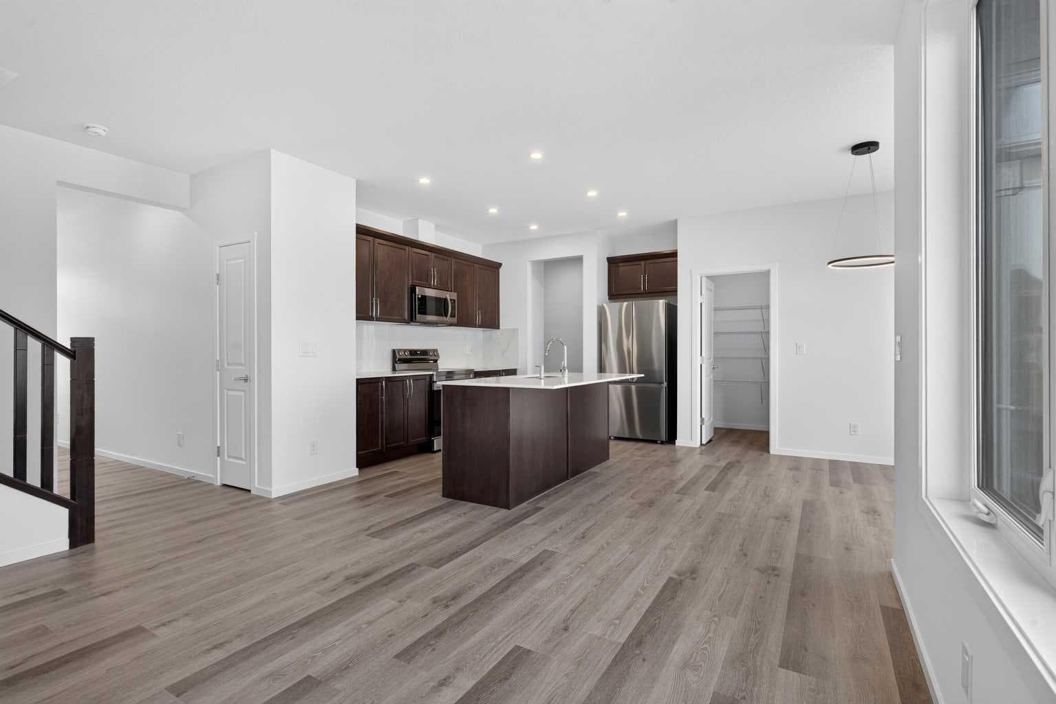 110 Yorkstone Villas SW — photo 3