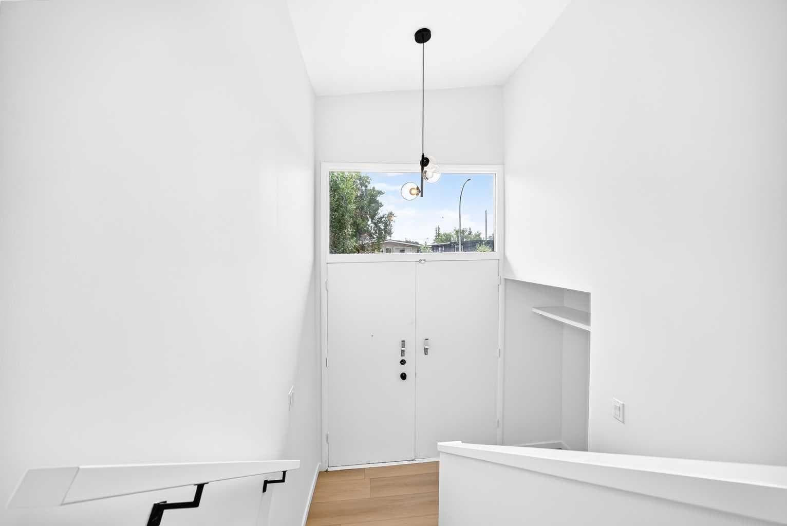 5134 43 Street — photo 2