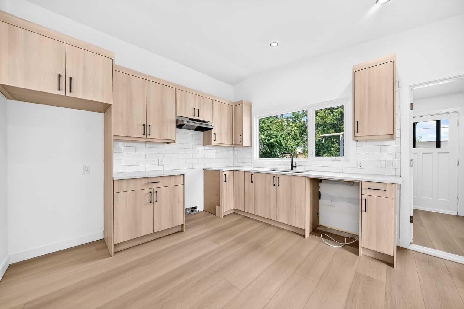 5134 43 Street — photo 3