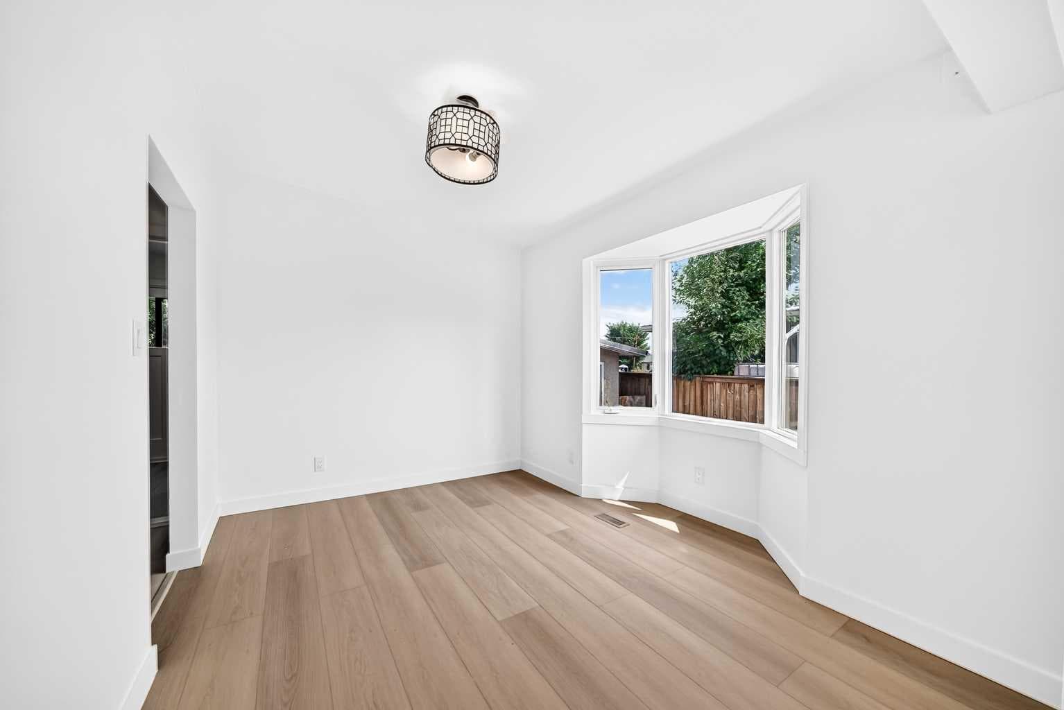 5134 43 Street — photo 5